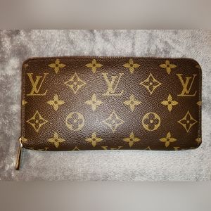 Louis Vuitton Monogram Canvas Zippy Wallet